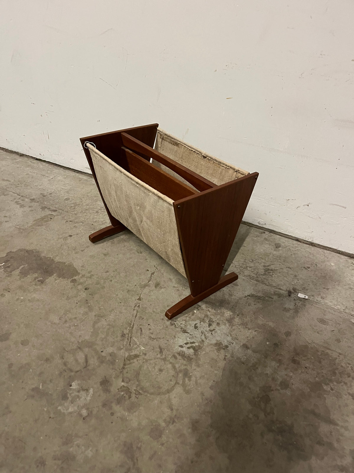 Porta riviste in teak vintage design danese anni 50 | fz9611