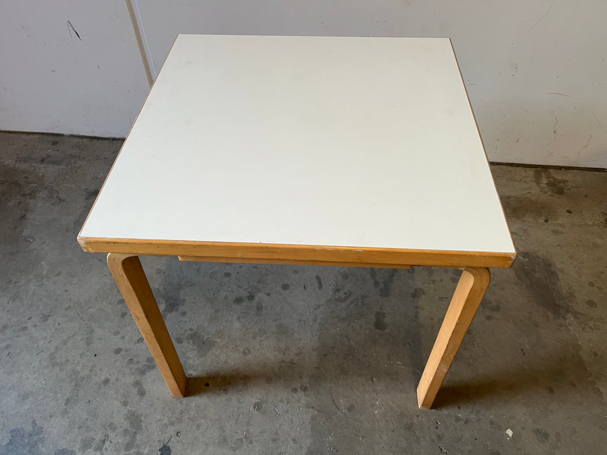 Tavolo da pranzo 70x70cm Alvar Aalto design finlandese anni '50/'60 | fz10094