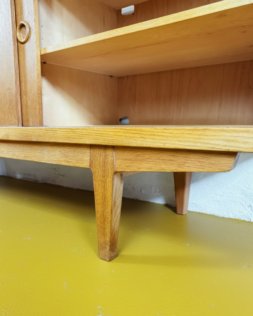 Credenza Erik Wørts in quercia anni 60 vista struttura