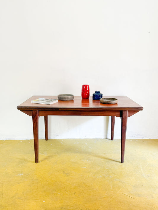 Tavolo allungabile vintage danese in teak anni 50 con gambe affusolate