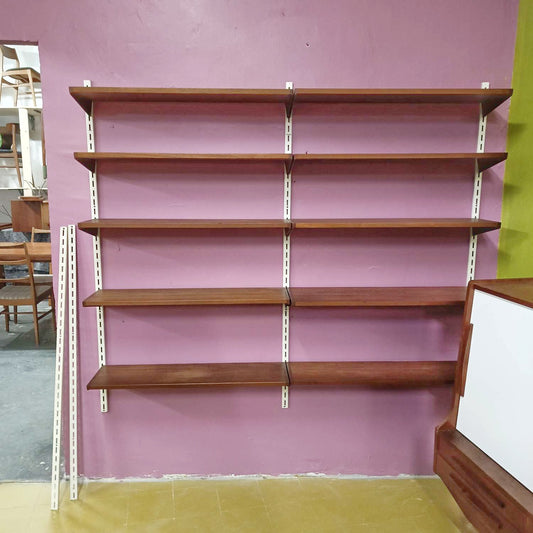 Libreria Kai Kristiansen vintage anni 60 teak montanti metallici bianchi cremagliera in lucidatura