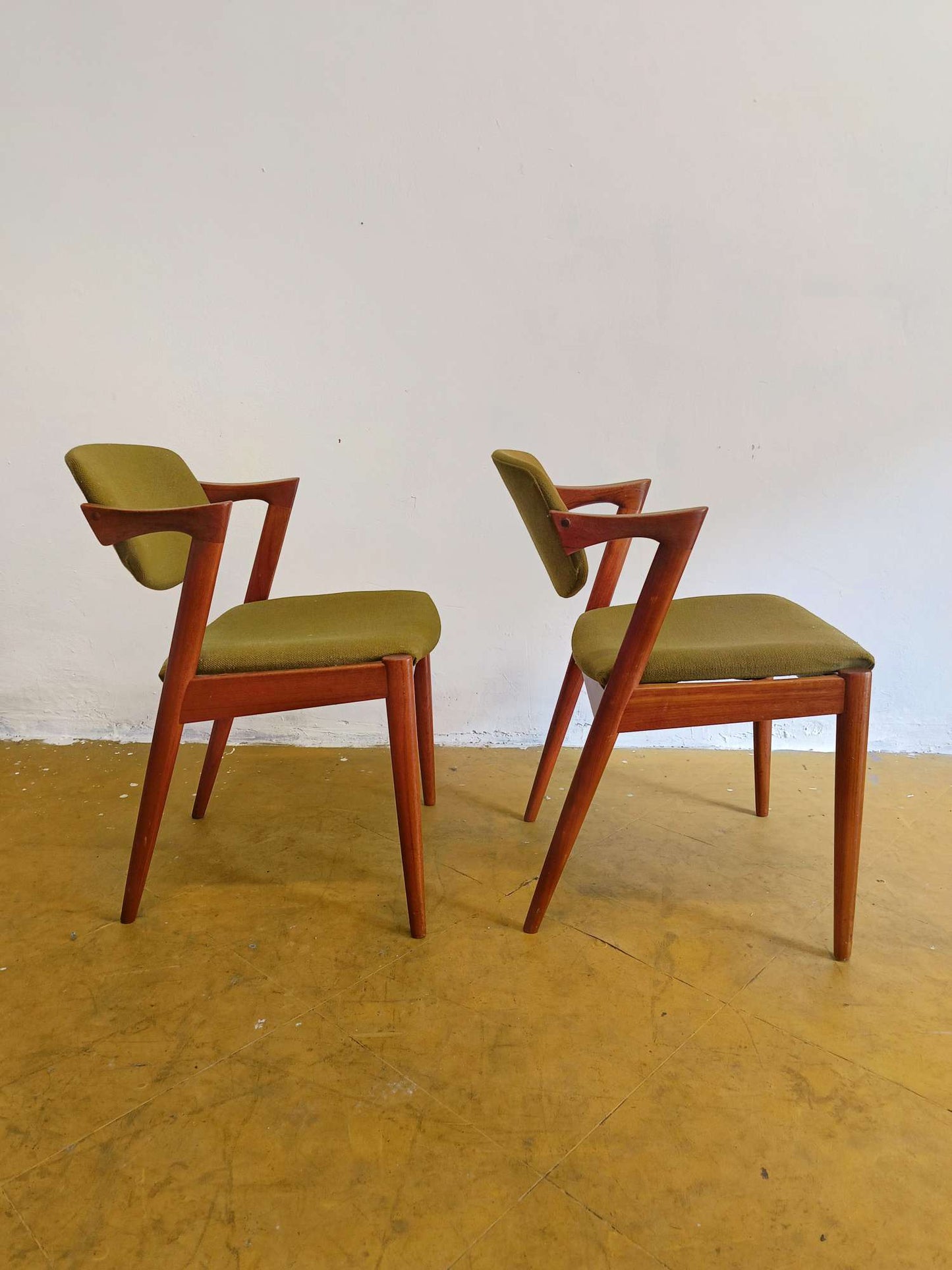 Dettaglio profilo laterale configurazione Z sedia Kai Kristiansen design iconico