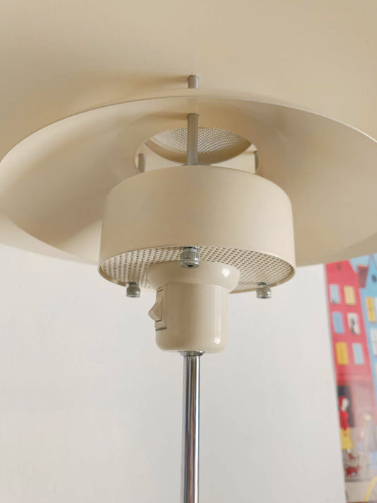 Dettaglio disco superiore elemento cilindrico riflettore principale design illuminotecnico