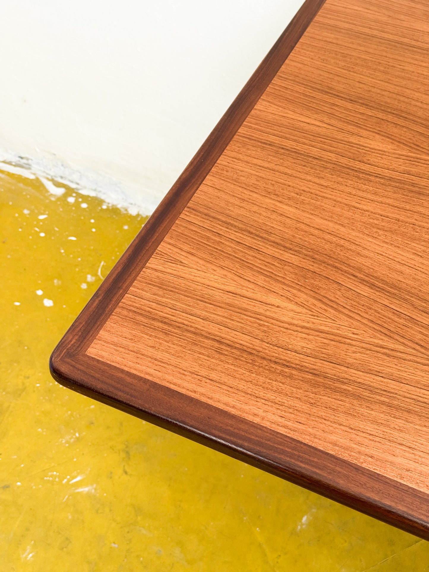 Venature teak naturale dorato rossastro tavolo vintage