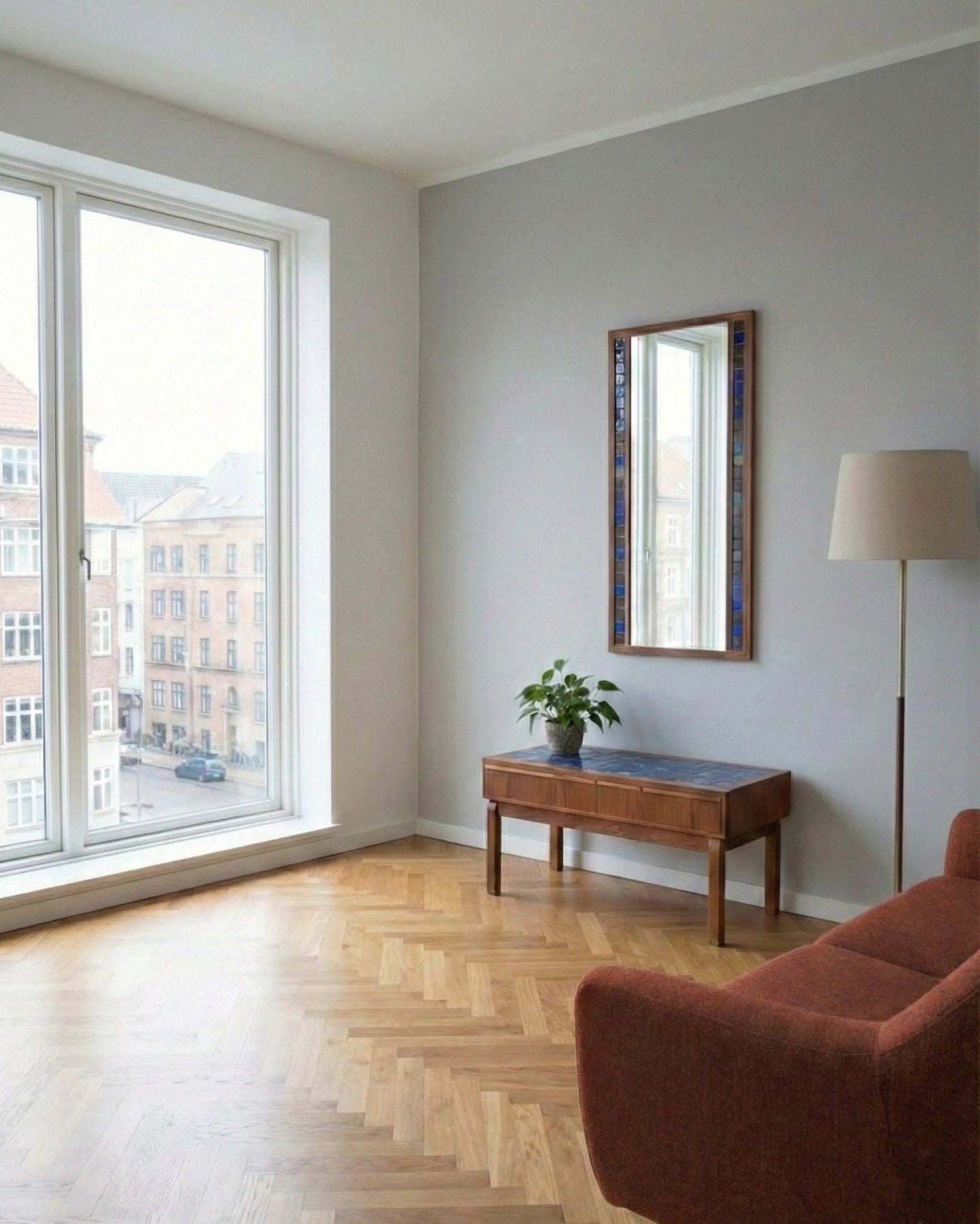 Tavolino danese vintage anni '60 con piano in piastrelle blu e specchio abbinato in teak, design scandinavo