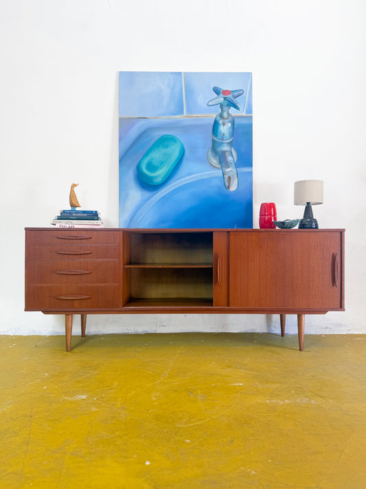 Vista frontale sideboard danese ante centrali cassetti laterali