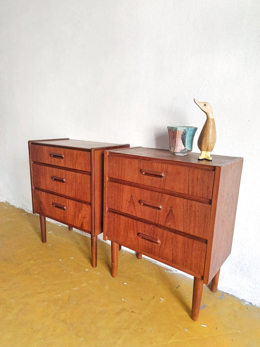 Coppia Comodini Vintage Danesi Teak Anni '50 | Tre Cassetti Compatti