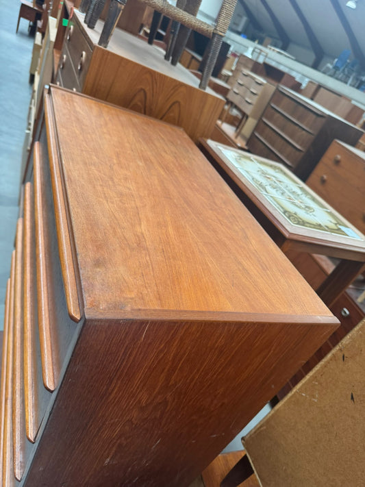 Cassettiera danese vintage anni '60 in teak | maniglie a listello | 6 cassetti | 100st42