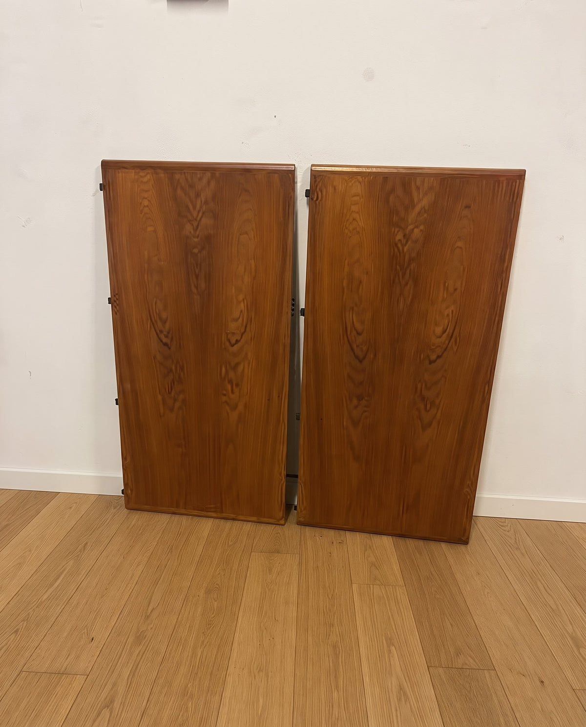 Tavolo da pranzo ovale allungabile danese vintage anni ‘60 in teak con 2 prolunghe | 100fz9593