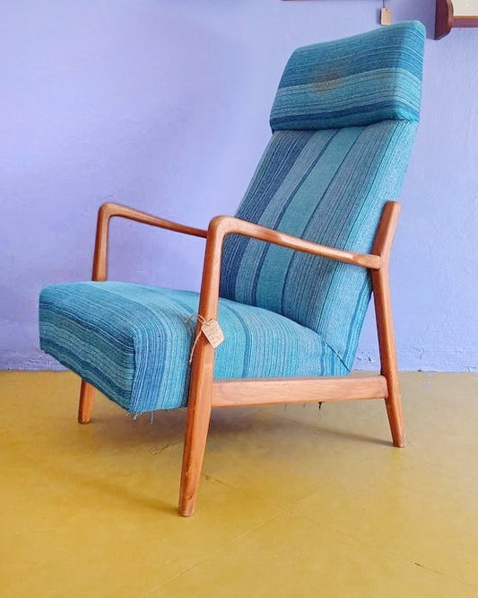 Poltrona lounge vintage svedese anni 50 teak schienale alto tessuto blu righe restaurata