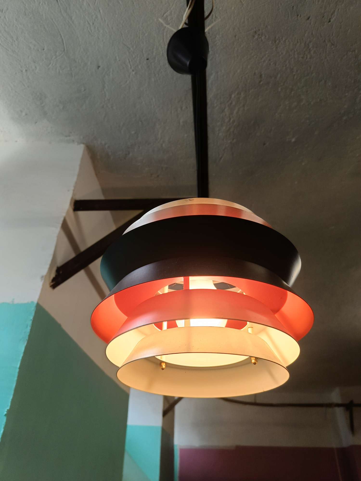 Dettaglio dischi diversi diametri pattern luminosi stratificati design danese