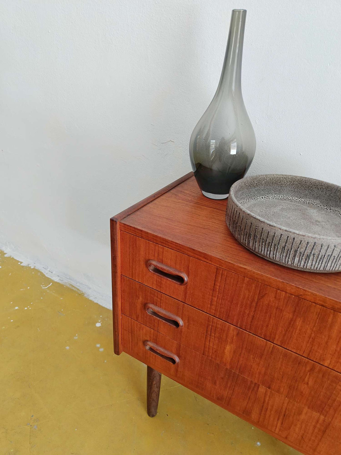 Coppia Comodini Vintage Danesi Teak Anni '50 | Tre Cassetti
