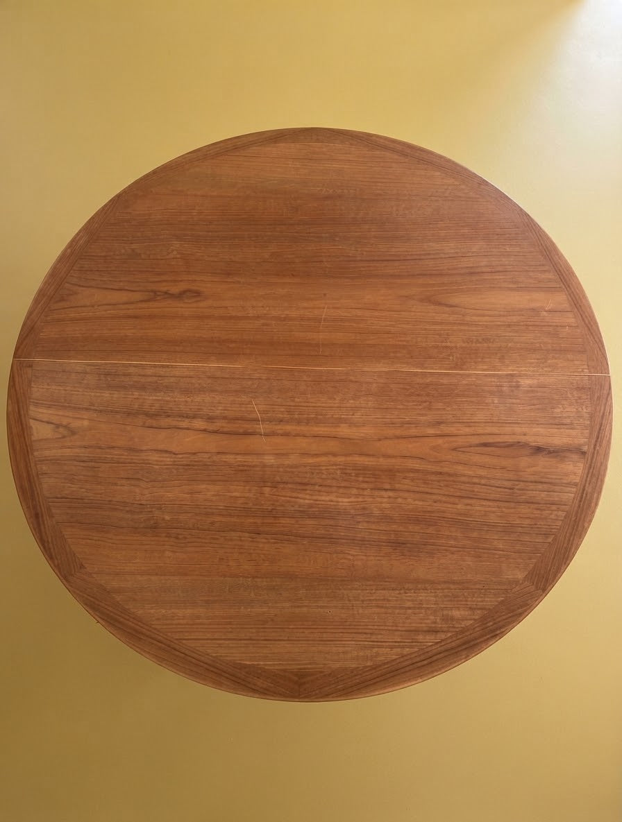Tavolo Rotondo Teak Design Danese Vintage Anni '50 | Ø110 cm | 99vnt6 | IN FASE DI RESTAURO