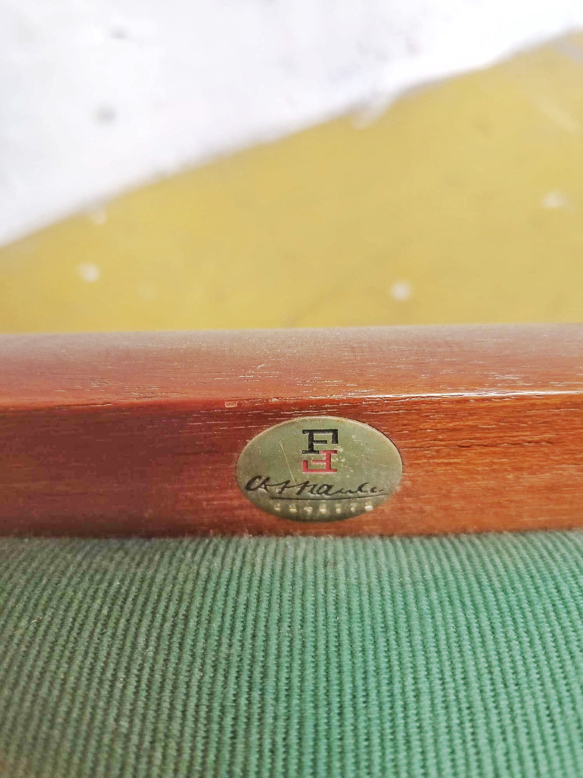 Etichetta originale France & Son sulla poltrona Grete Jalk FD118, certificazione del produttore danese