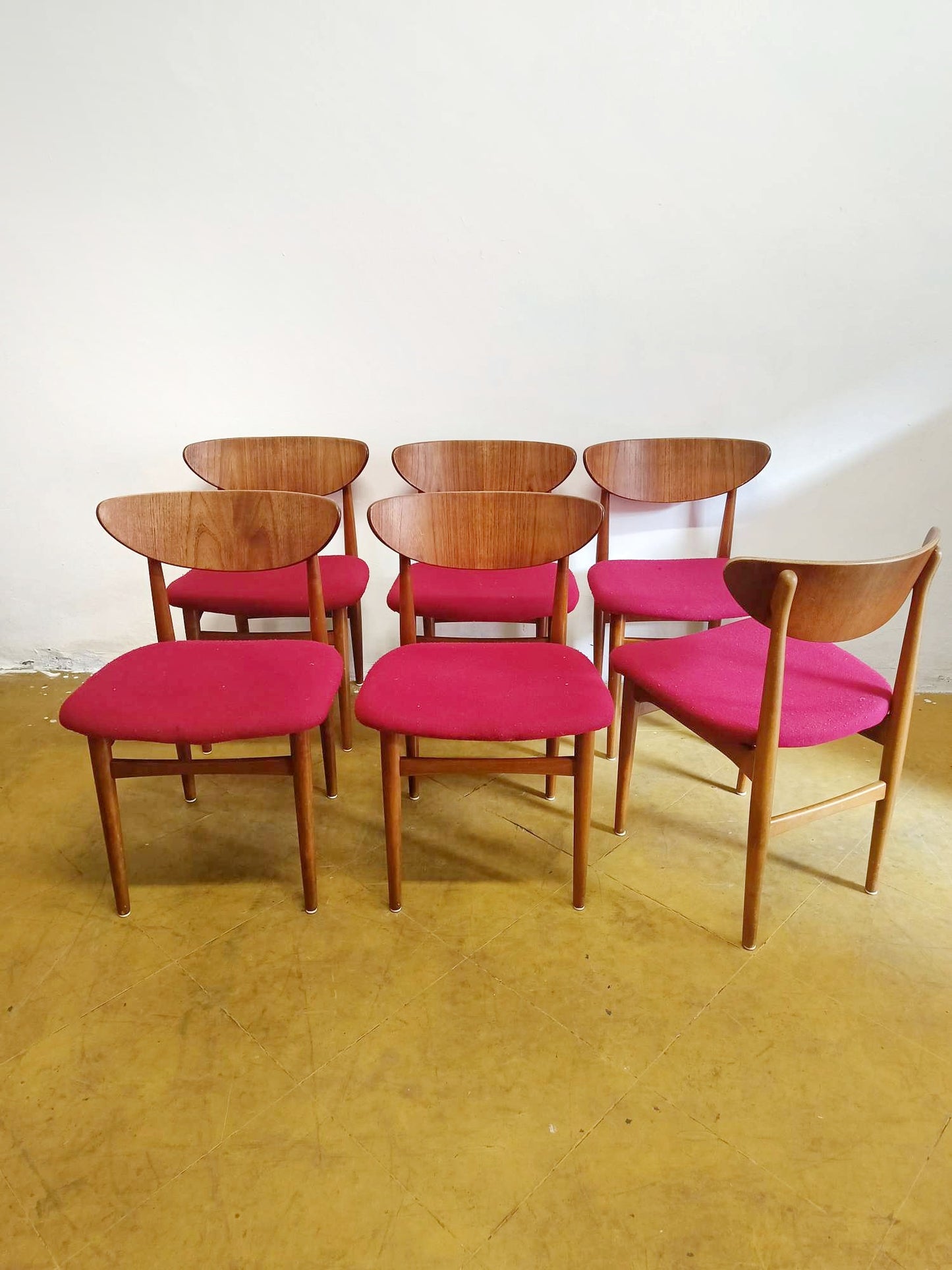 Sedie design danese vintage anni 50 | set 6 sedie fucsia