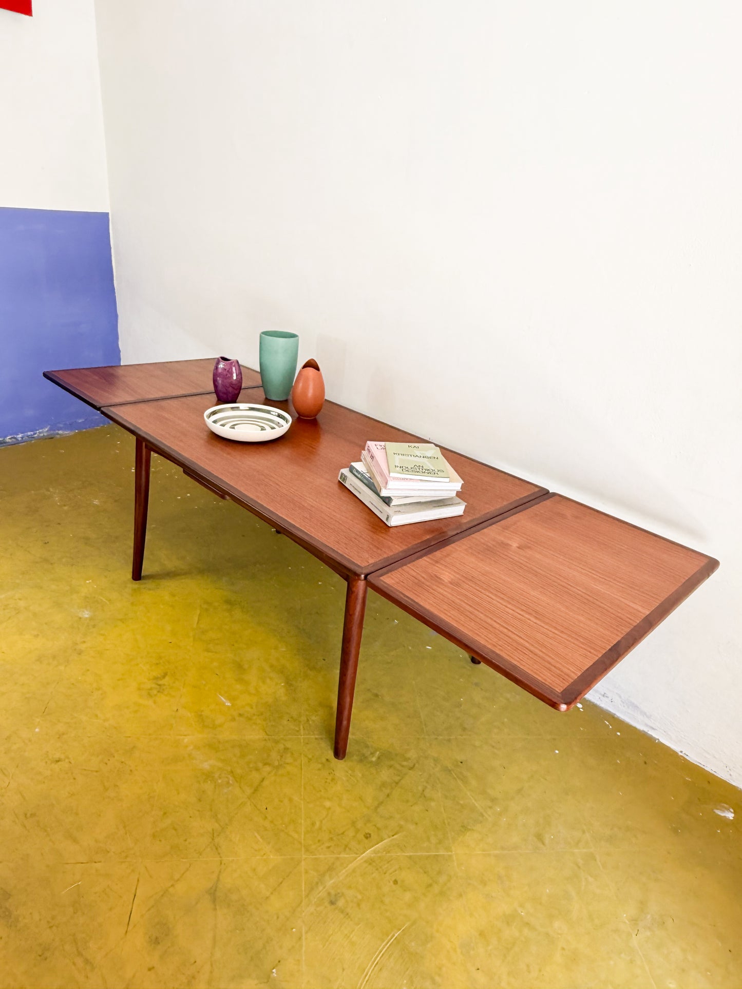 Tavolo pranzo teak design nordico vista prospettica