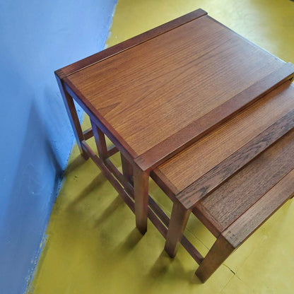 Tavolini tris Tonder Mobelvaerk design danese vintage anni 50 [trizfoz] misure L.63 H.46 P.46