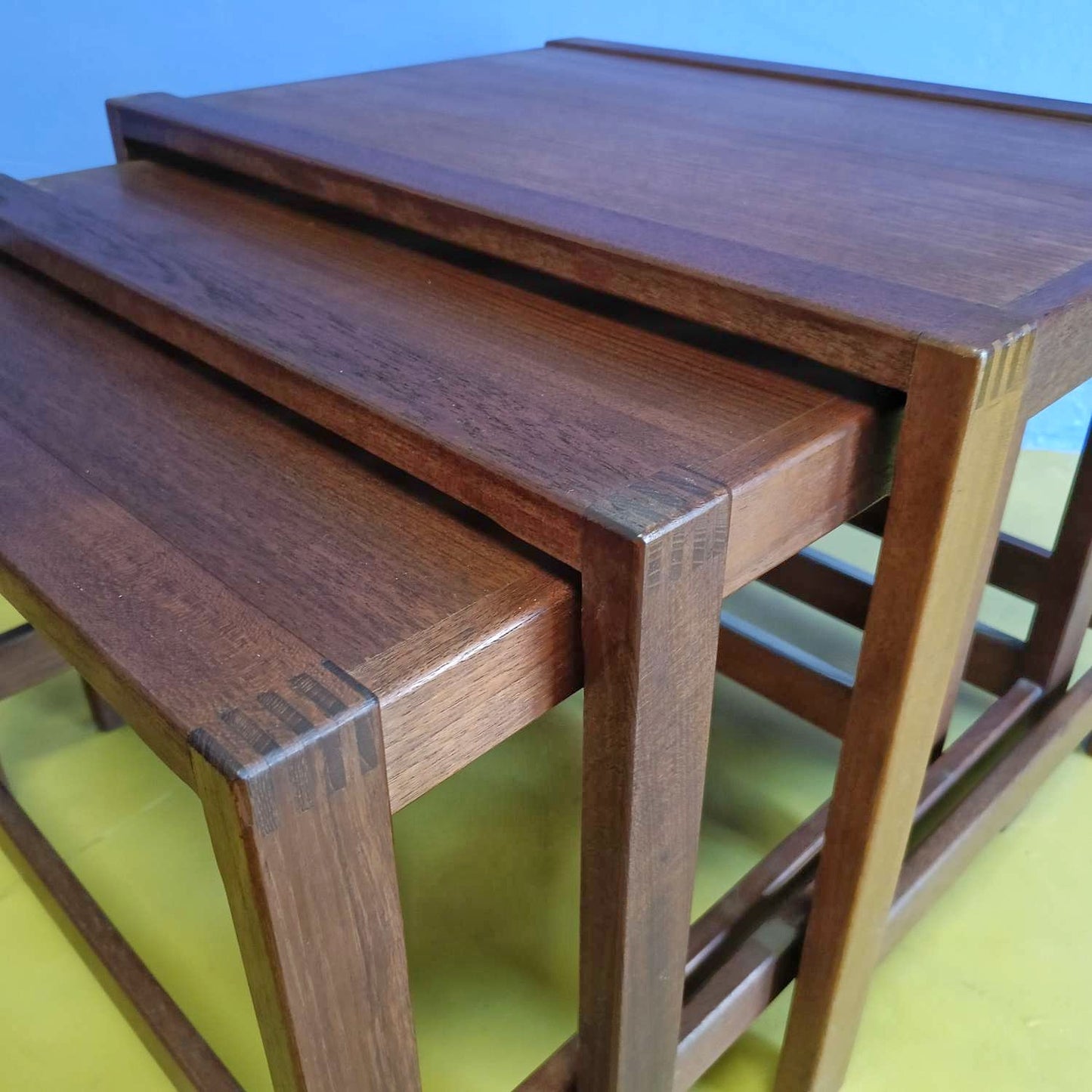 Tavolini tris Tonder Mobelvaerk design danese vintage anni 50 [trizfoz] misure L.63 H.46 P.46