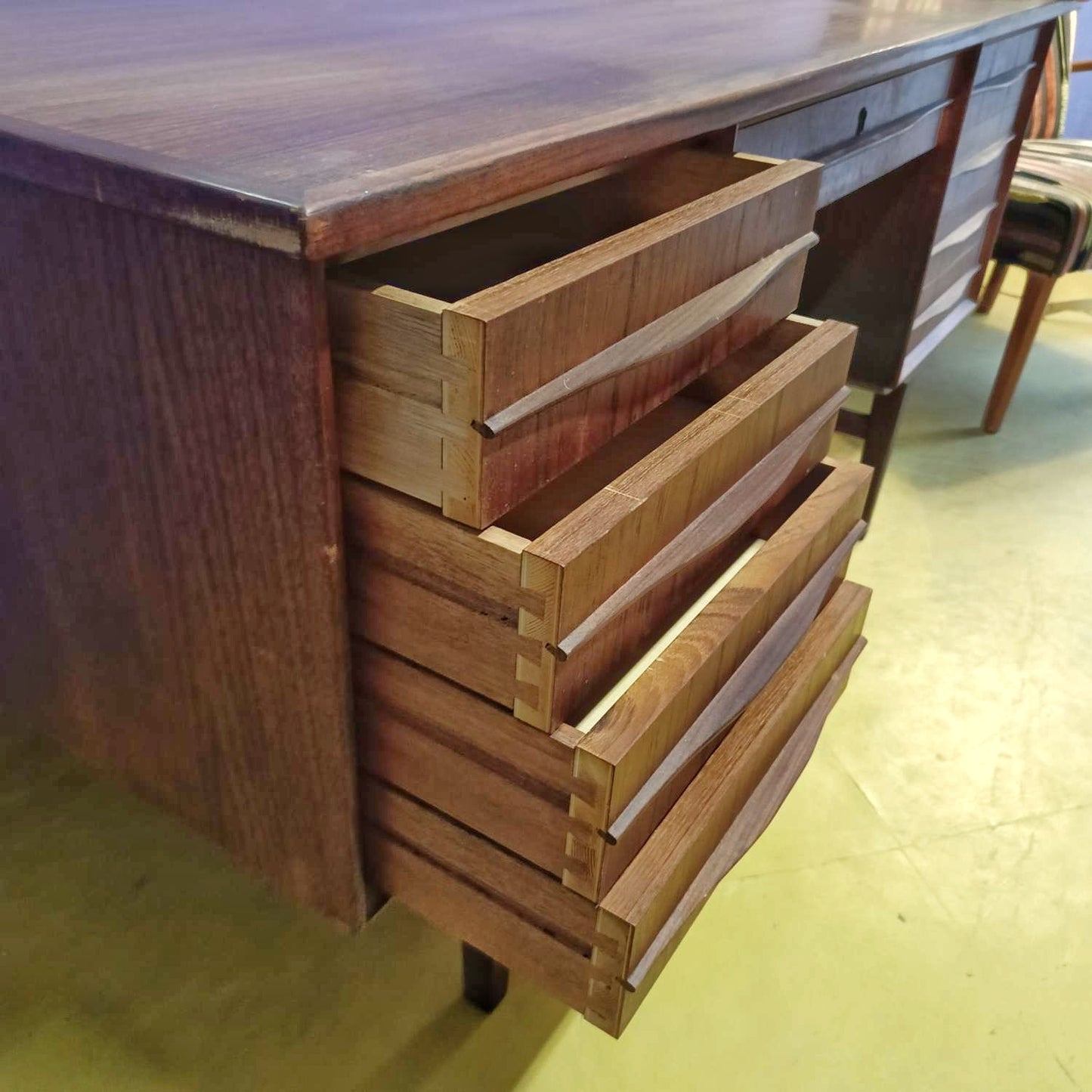Scrivania design danese vintage anni 50 [88vnt] misure L.143 H.74 P.75