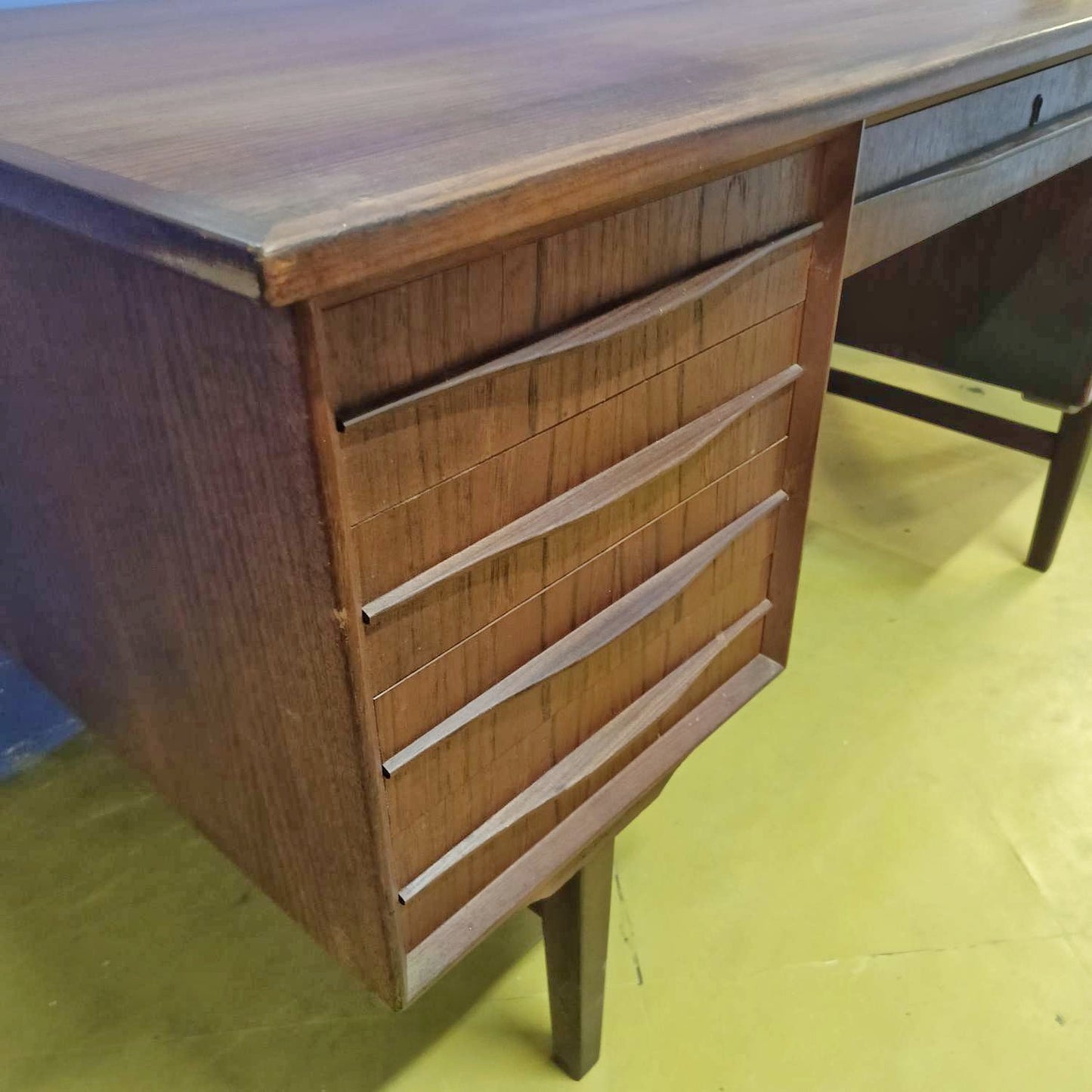 Scrivania design danese vintage anni 50 [88vnt] misure L.143 H.74 P.75