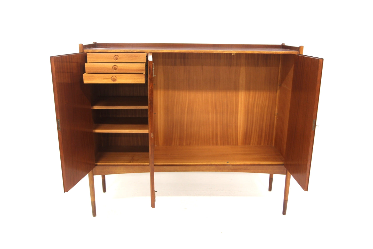 Armadio design svedese vintage anni 50 [sw26986] misure L.156 H.134 P.45