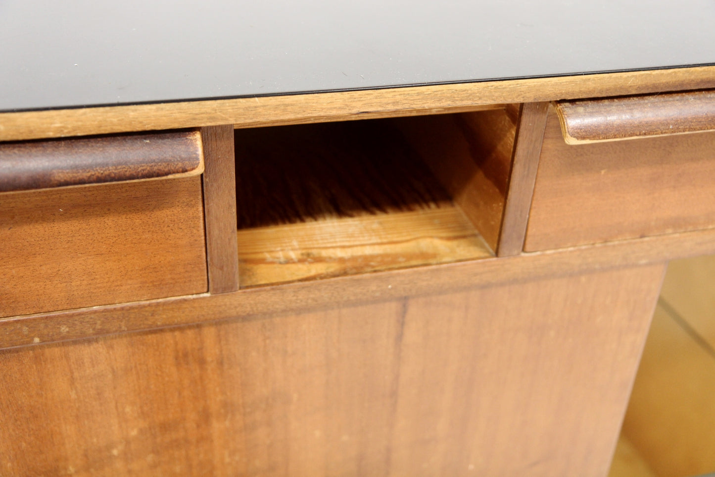 Credenza-vetrina design svedese vintage anni 60 [sw27723] misure L.99 H.100 P.41