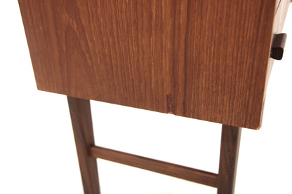 Comodino design svedese vintage anni 60 [sw27883] misure L.55 H.55 P.30