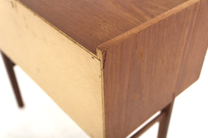 Comodino design svedese vintage anni 60 [sw27883] misure L.55 H.55 P.30