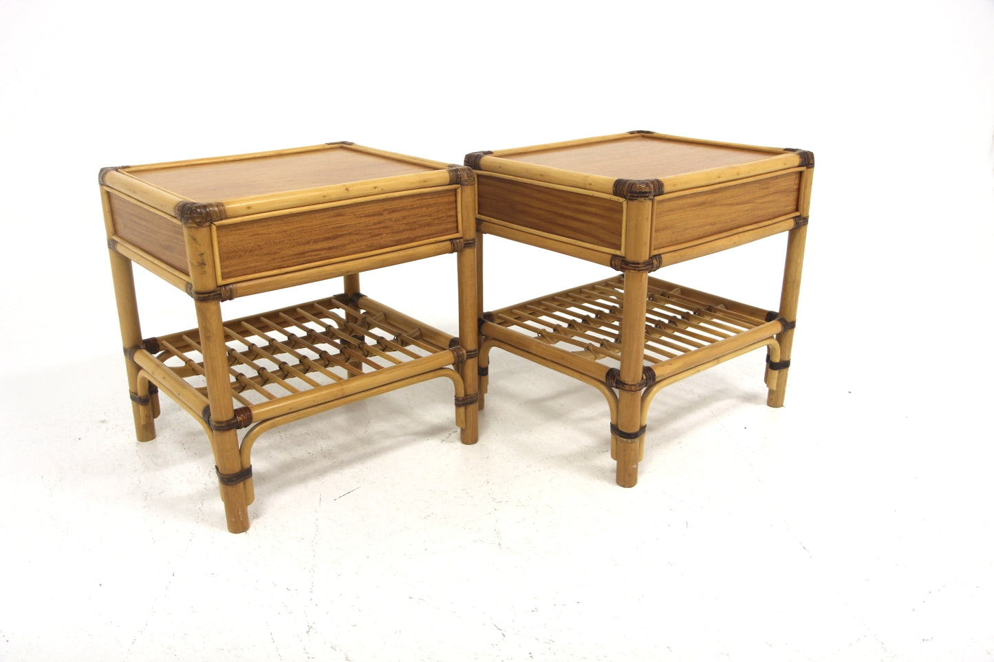 Comodini coppia Kenneth Bergenblad design svedese vintage | sw28713