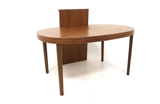 Tavolo ovale design svedese anni 60 | noce | 140cm | sw29084