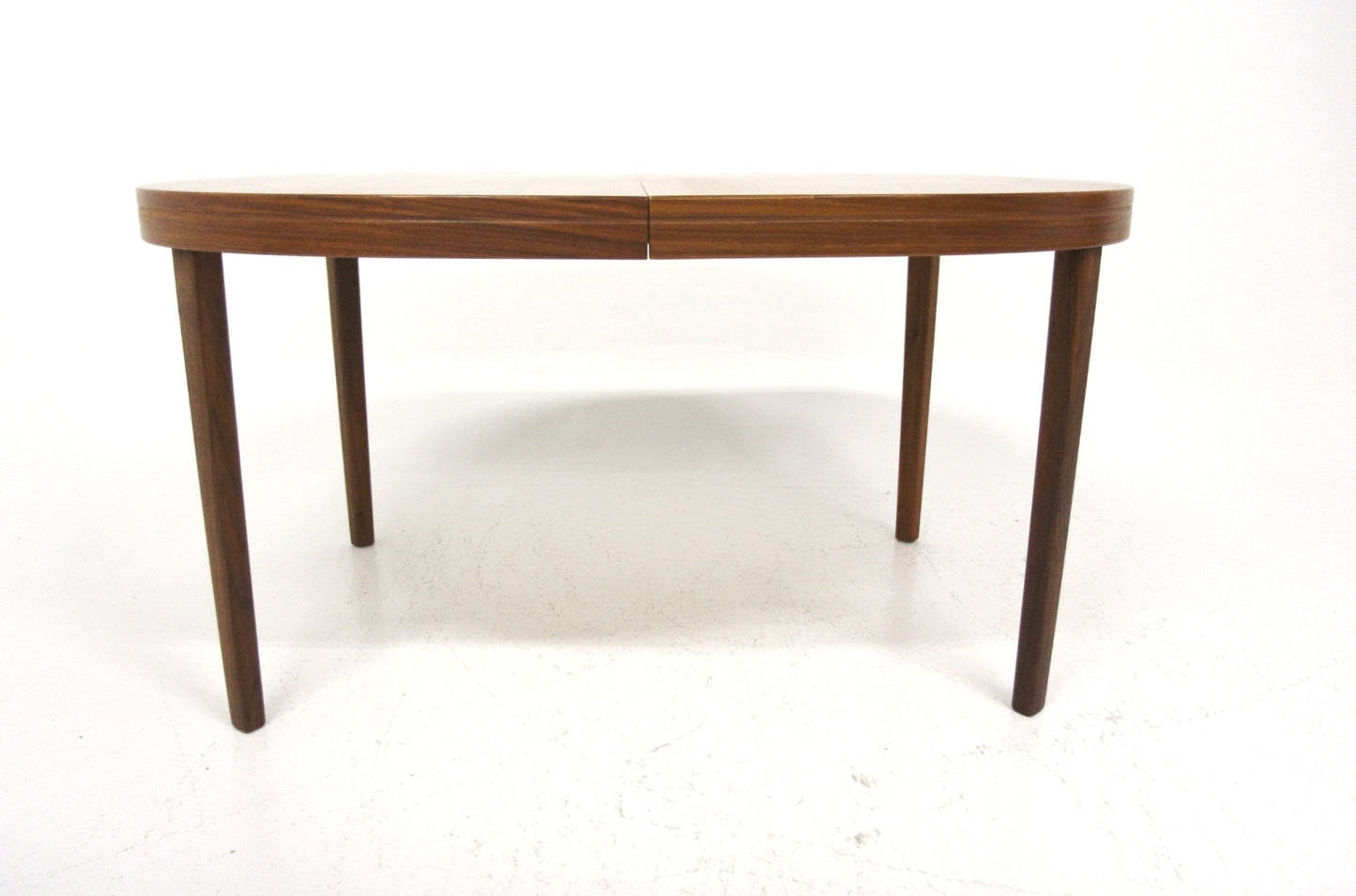 Tavolo ovale design svedese anni 60 | noce | 140cm | sw29084