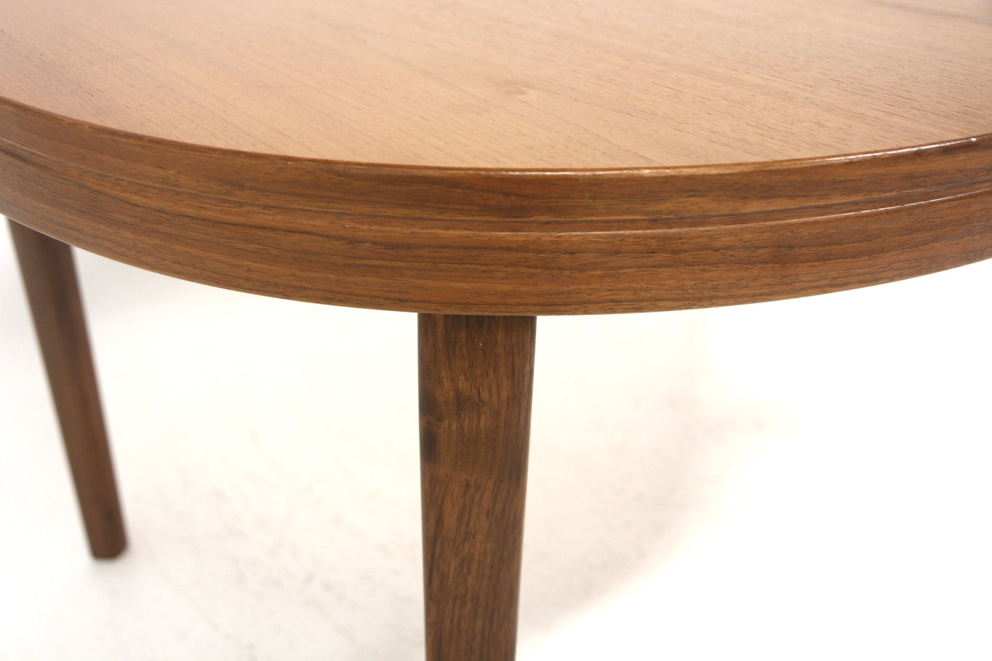 Tavolo ovale design svedese anni 60 | noce | 140cm | sw29084