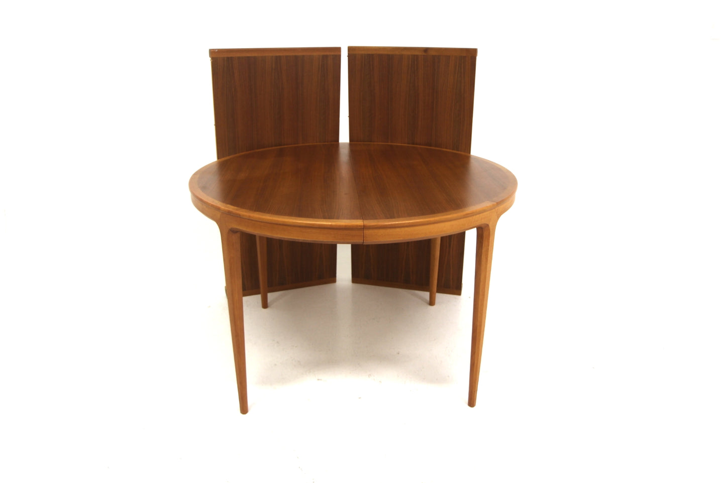 Tavolo tondo "Facett 3-132" Bertil Fridhagen design svedese anni 60 | noce | sw29300