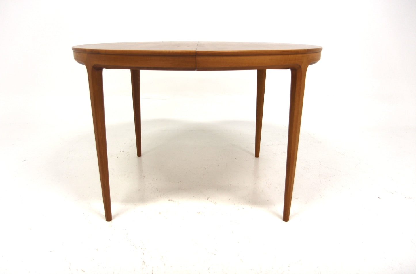 Tavolo tondo "Facett 3-132" Bertil Fridhagen design svedese anni 60 | noce | sw29300