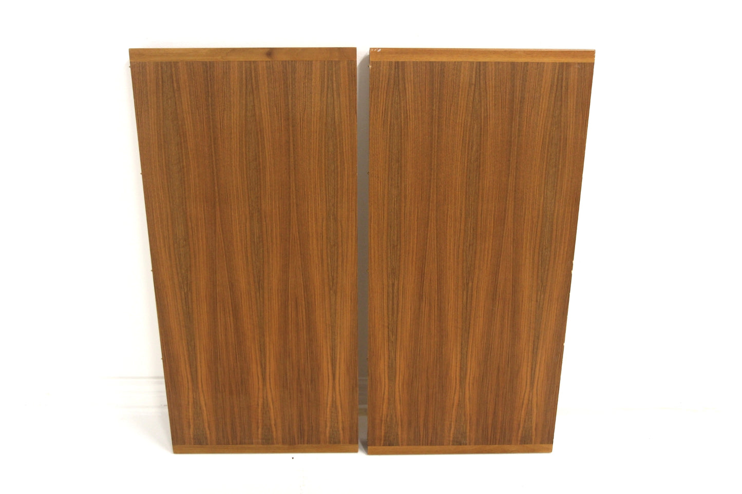 Tavolo tondo "Facett 3-132" Bertil Fridhagen design svedese anni 60 | noce | sw29300