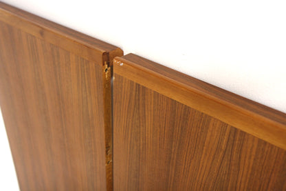 Tavolo tondo "Facett 3-132" Bertil Fridhagen design svedese anni 60 | noce | sw29300