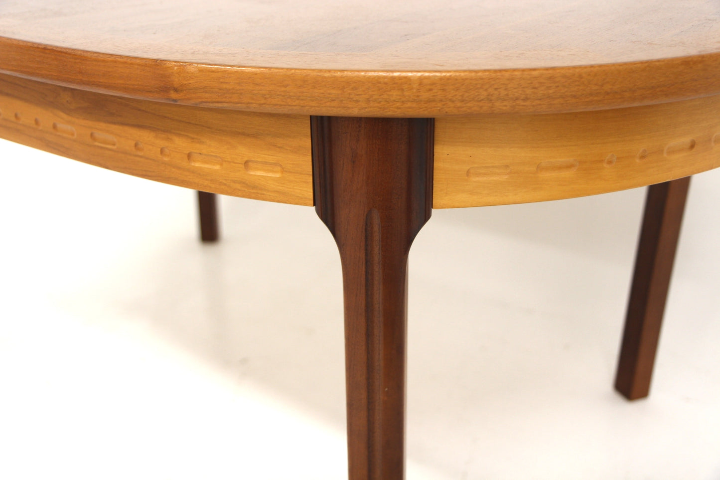 Tavolo ovale noce Rimbo Troeds design svedese 1970 | sw29391