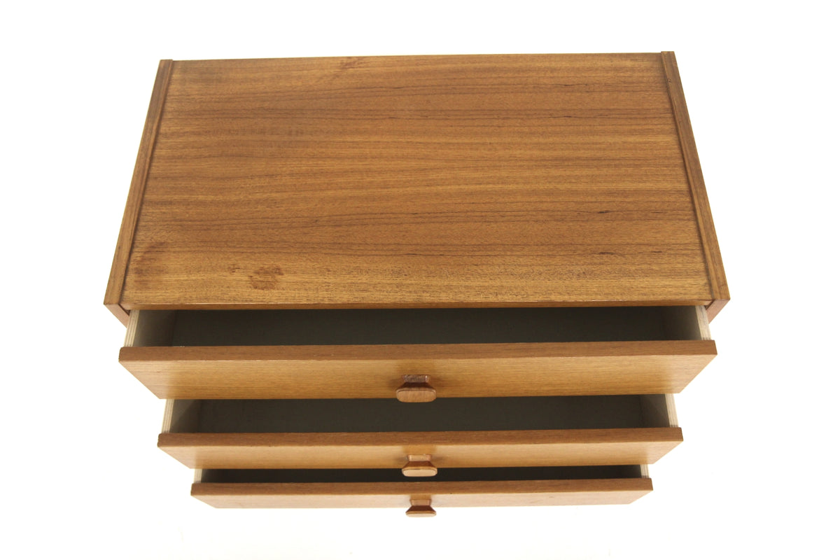Comodino 3 cassetti teak design danese vintage anni 60 | sw29576