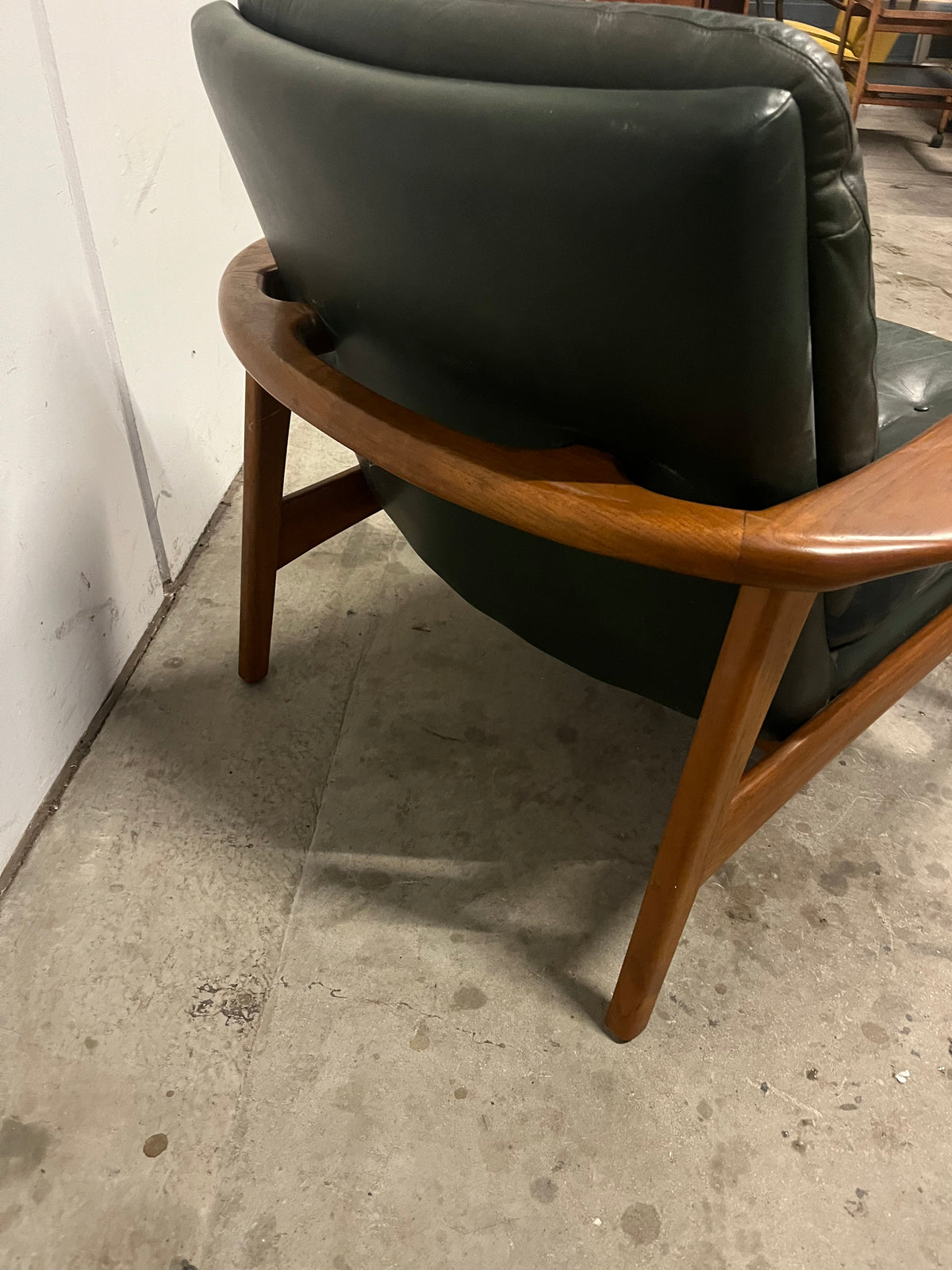 Poltrona in pelle verde design danese anni 60 | fz9365