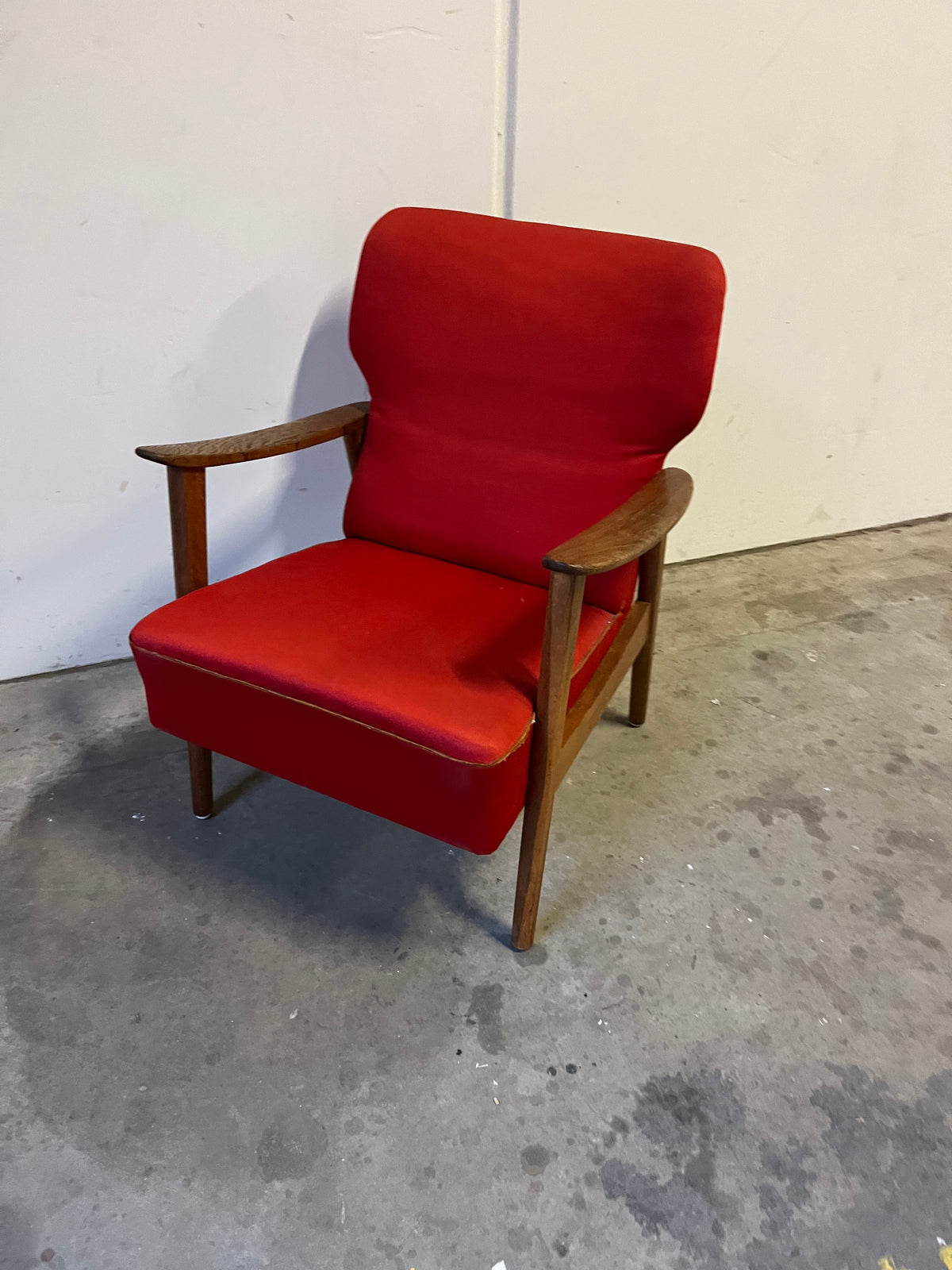 Poltrona rossa in quercia design danese anni 60 | fz9736