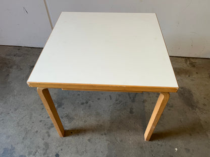 Tavolo da pranzo 70x70cm Alvar Aalto design finlandese anni '50/'60 | fz10094