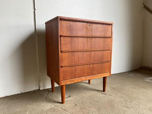 Cassettiera vintage danese anni 50 teak quattro cassetti maniglie integrate restaurata