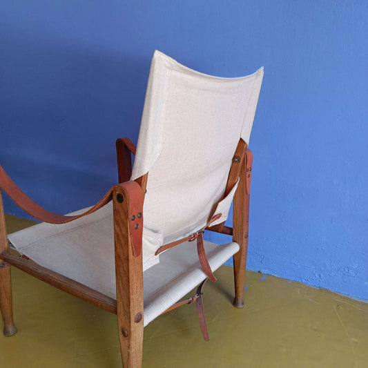 Particolare cinghie cuoio tensione stabilità comfort poltrona Kaare Klint iconica