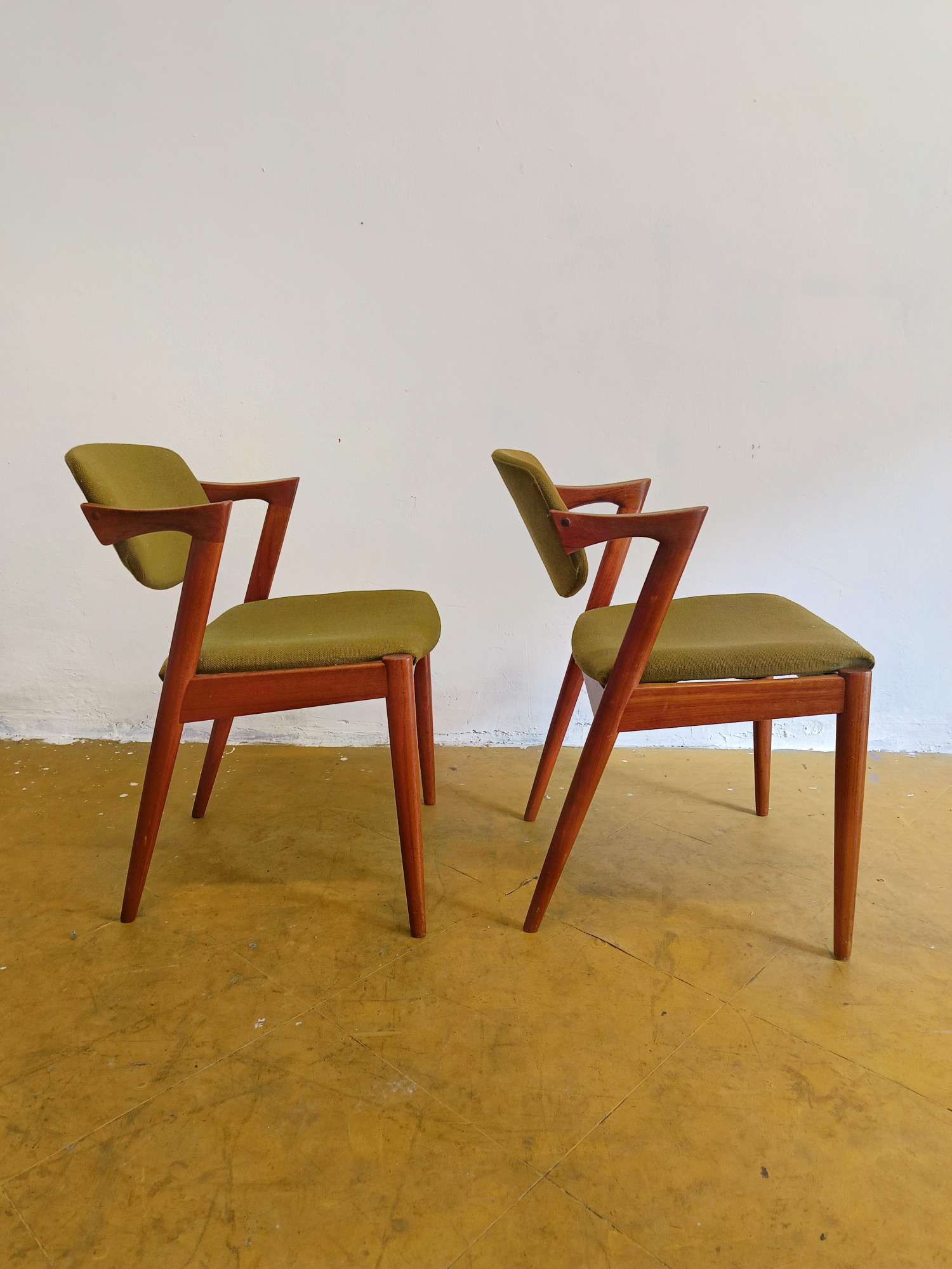 Dettaglio profilo laterale configurazione Z sedia Kai Kristiansen design iconico