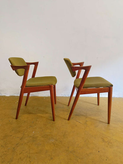 Dettaglio profilo laterale configurazione Z sedia Kai Kristiansen design iconico