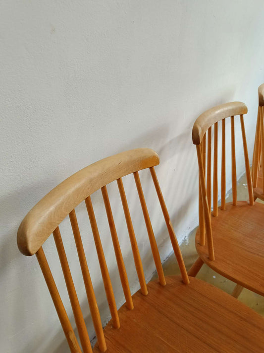 Dettaglio schienale nove listelli torniti verticali sedia Windsor scandinava ergonomico