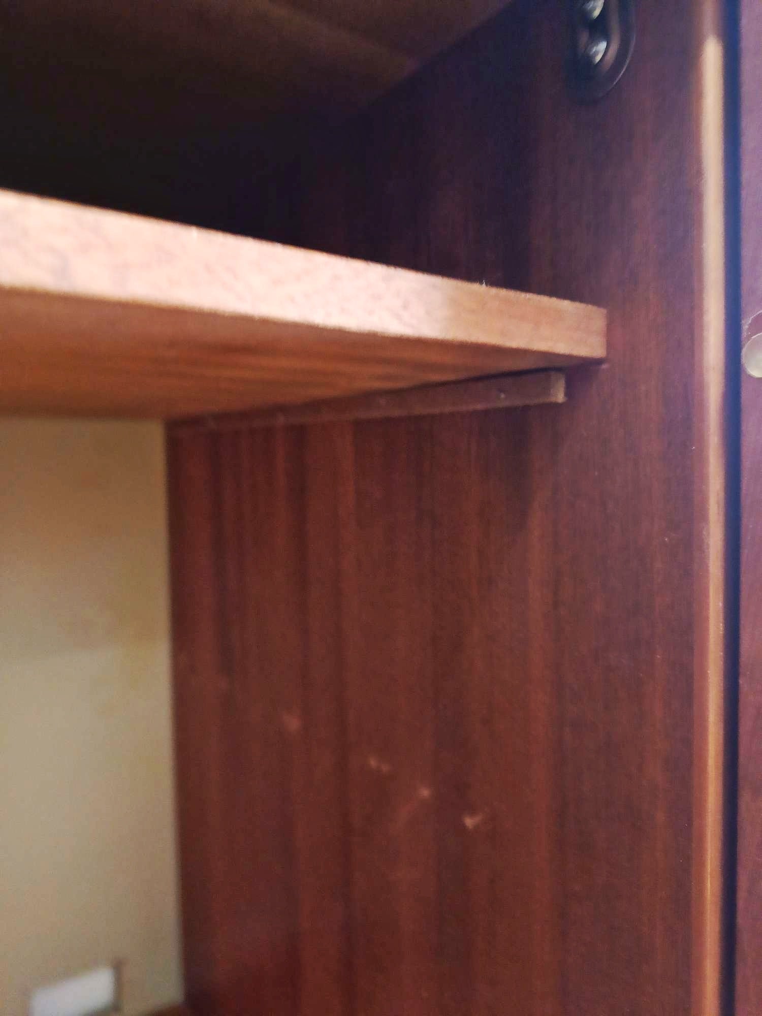 Sideboard danese in teak anni 60, dettaglio piano e bordo superiore dopo restauro professionale