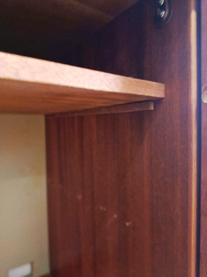 Sideboard danese in teak anni 60, dettaglio piano e bordo superiore dopo restauro professionale