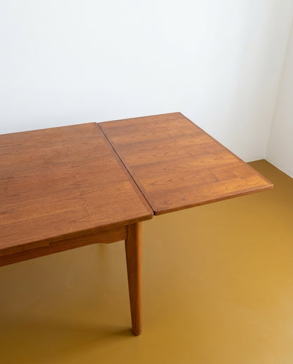 Tavolo BRDR Furbo danese in teak, dettaglio della giunzione centrale del piano allungato