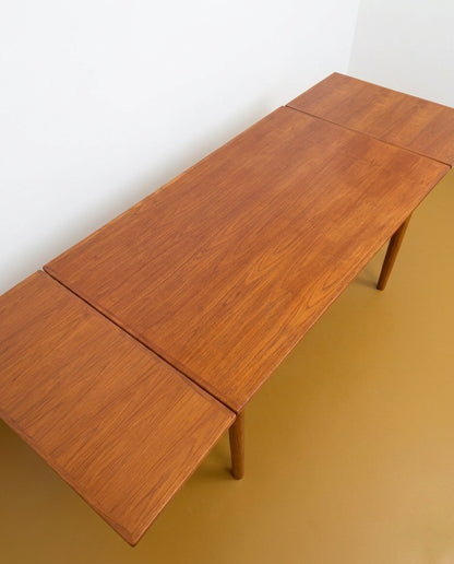 Tavolo BRDR Furbo danese in teak completamente allungato, vista dall'alto
